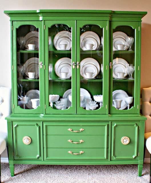 Tips on How to Arrange a China Cabinet Average But Inspired