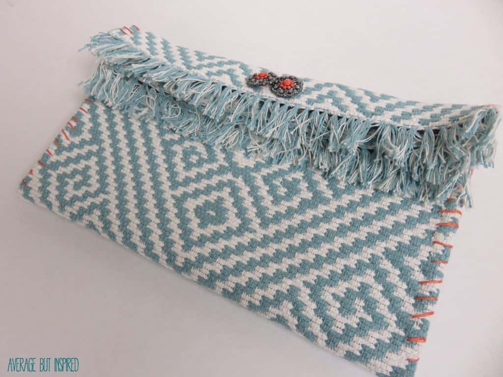 Cute idea! Turn a placemat into a clutch purse without a sewing machine!