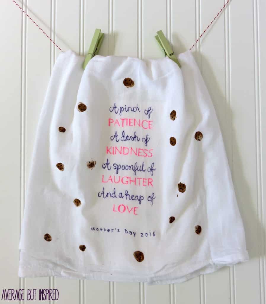 Turn kids' thumbprints into cookies on a cute tea towel. It's the perfect gift for a mom or grandma who bakes! Plus, the free downloadable quote can be used as a template for your own tea towel!