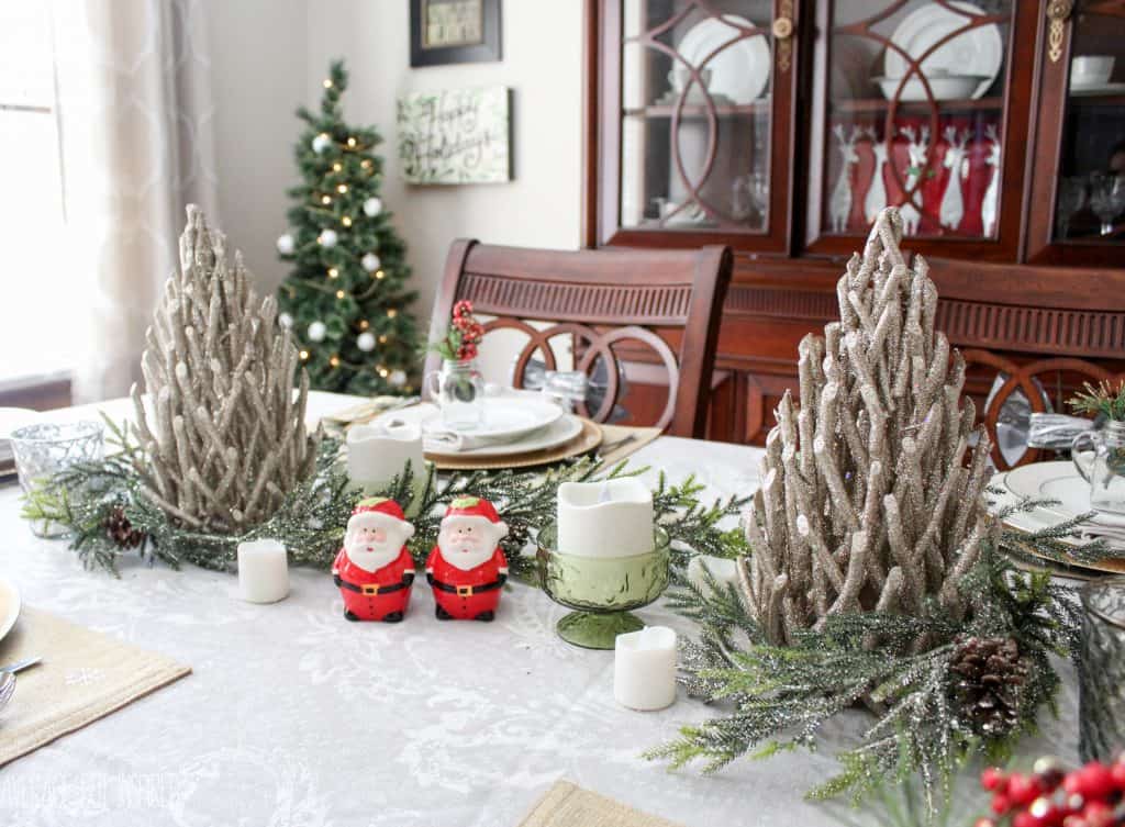 This post has great ideas for decorating your dining room for Christmas! 5 manageable tips will have you decking the halls in no time! #ad