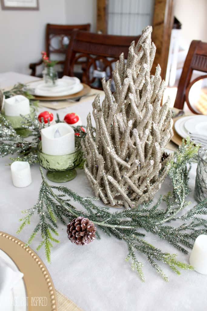 This post has great ideas for decorating your dining room for Christmas! 5 manageable tips will have you decking the halls in no time! #ad