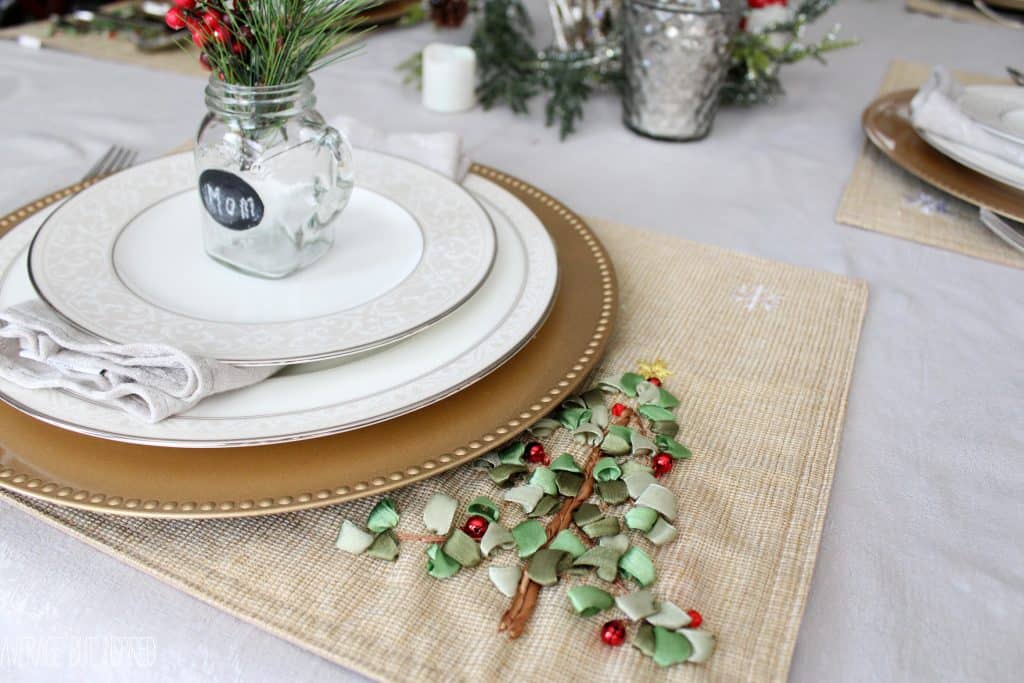 This post has great ideas for decorating your dining room for Christmas! 5 manageable tips will have you decking the halls in no time! #ad