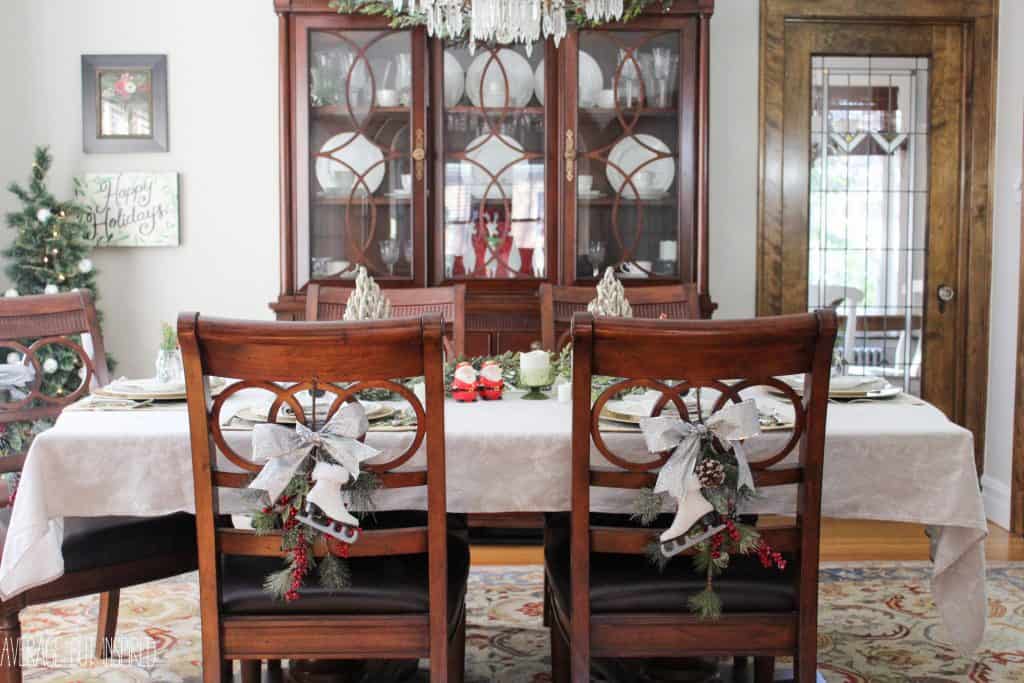 This post has great ideas for decorating your dining room for Christmas! 5 manageable tips will have you decking the halls in no time! #ad