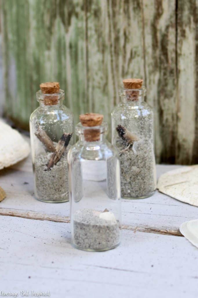 Is a beach vacation in your future? If the answer is yes, bring the beach home with you with this fun Beach in a Bottle DIY Vacation Souvenir! Click through for the tutorial.
