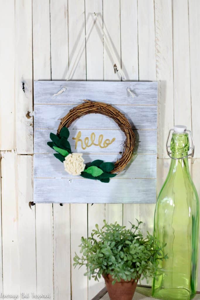 Learn how to make a cute "hello" sign to greet guests! This is a great DIY gift idea or housewarming gift.