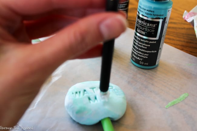 Use lightweight air dry clay to create adorable DIY air dry clay garden markers. Use paint to achieve a marbled air dry clay look and add some spunk to your garden or flower pots this season!