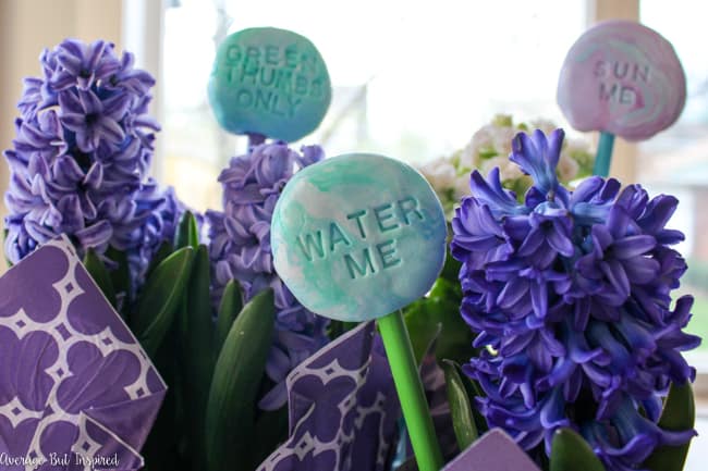 Use lightweight air dry clay to create adorable DIY air dry clay garden markers. Use paint to achieve a marbled air dry clay look and add some spunk to your garden or flower pots this season!