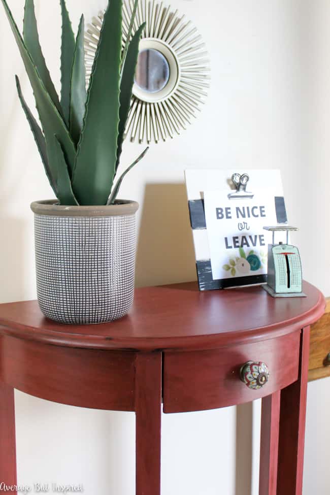 Love this small foyer decor! A pretty table, potted plant, and decorative accessories make it a functional and stylish space.