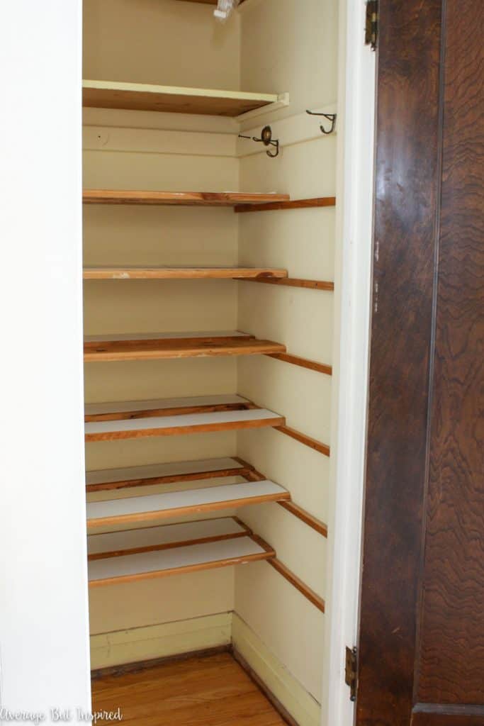 An Organized Linen Closet Makeover {How to Get Maximum Storage in a