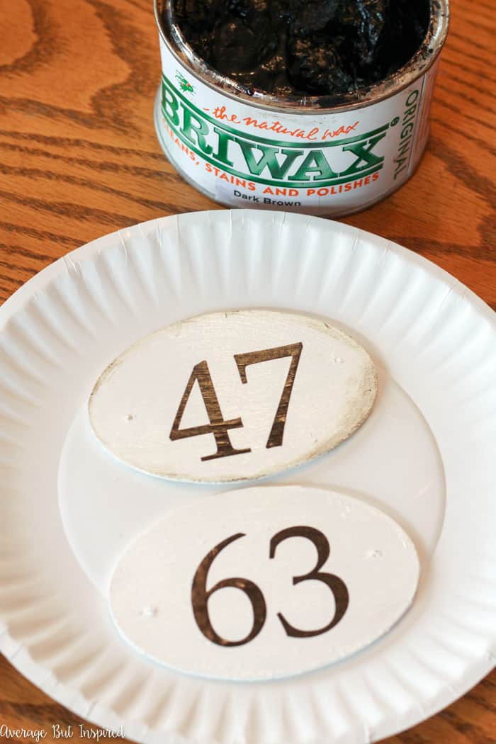 It's so easy to make faux French enamel number tags with inexpensive craft supplies like paint! Learn how to make these French enamel number tags for your home decor and organization projects.