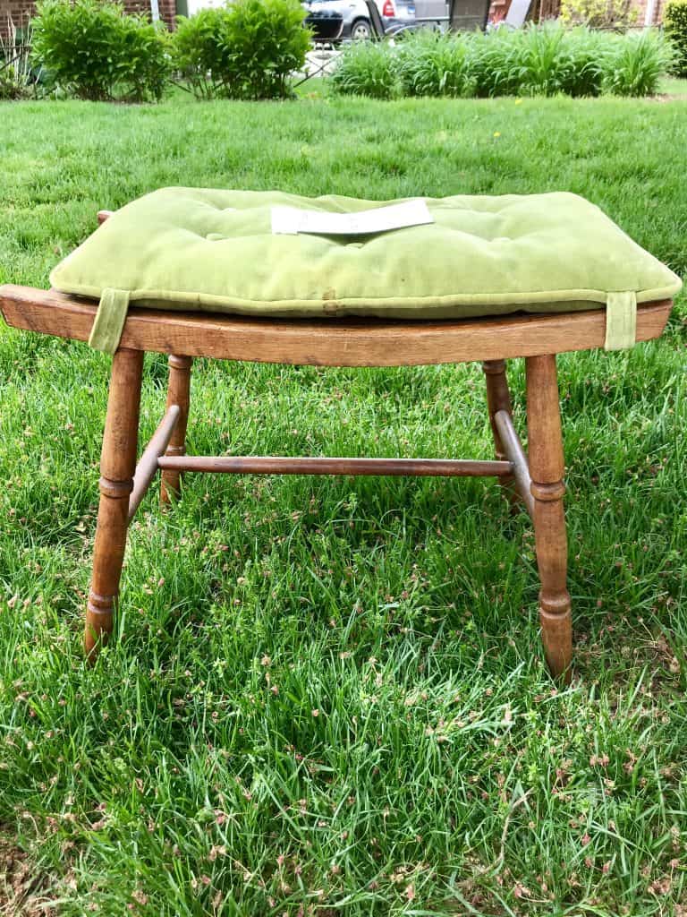 This Rifle Paper Co. inspired furniture makeover is so cute! Freehand painted flowers adorn the top of this chalk painted stool to give it a charming new look.