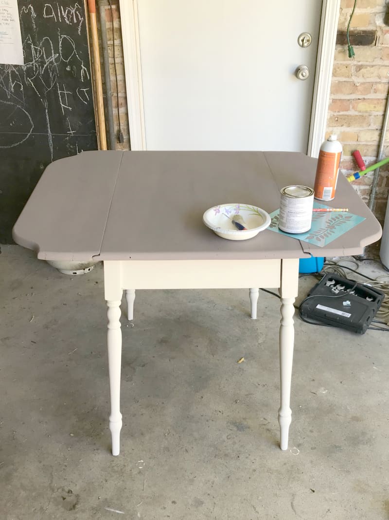 This chalk painted drop leaf table makeover is one not to miss! See how this alley find was transformed with chalk paint and given a whole new life.