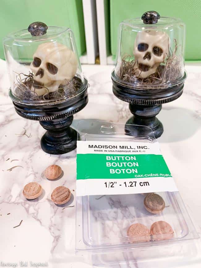 So adorable! Use mini skulls to make tiny Halloween cloche decorations.