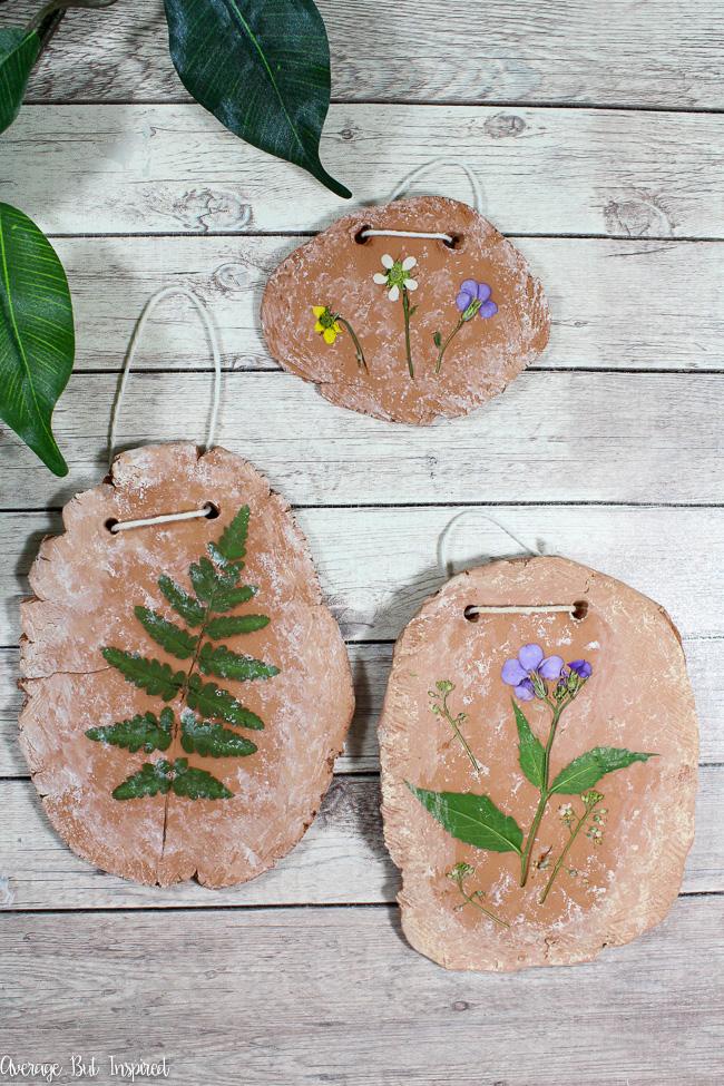 Learn to make pretty pressed flower plaques in this post! This is an easy air dry clay craft that's fun for kids and adults alike.