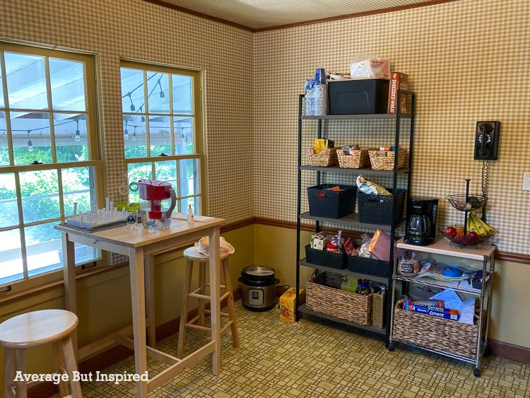 https://averageinspired.com/wp-content/uploads/2021/10/1950s-kitchen-makeover-before-11.jpg