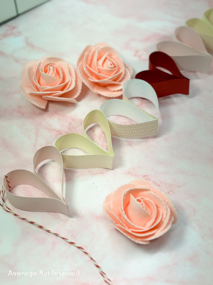 Learn how to make a cute Valentine garland in this post. Paper hearts form an adorable DIY decorations.